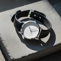 Bria FIBO — A minimalist wristwatch with a black leather strap
