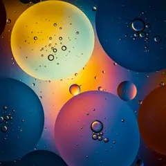 Imagen 3 — A macro photograph of oil droplets on water, iride