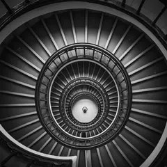 Imagen 3 — A spiral staircase viewed from directly above, geo