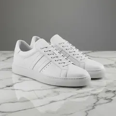 Imagen 3 — A pair of white leather sneakers on a marble count