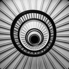Imagen 4 — A spiral staircase viewed from directly above, geo