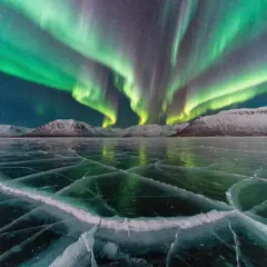 Recraft V4 — A frozen lake with cracks in the ice, Northern Lig