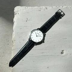 SD 3.5 Large — A minimalist wristwatch with a black leather strap